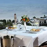 Avalon Palace 4*